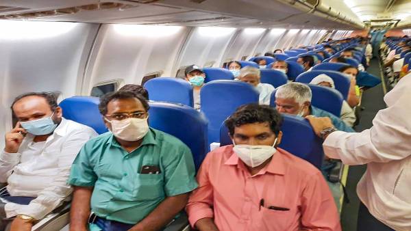 नवंबर माह के पहले दिन से ही फ्लाइट में बढ़ गई यात्रियों की संख्‍या 