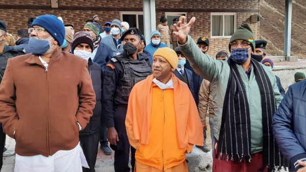 CM Yogi and CM Trivendra reached Gauchar after they stuck in Kedarnath snowfall