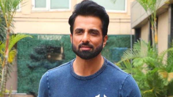 लोगों की मदद के लिए सोनू सूद ने लिया 10 करोड़ का लोन 