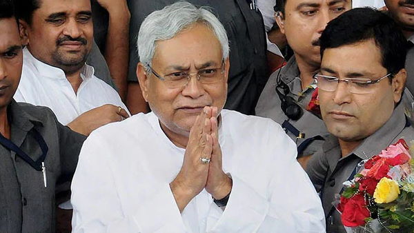 बिहार से सटी सीटों पर नजर