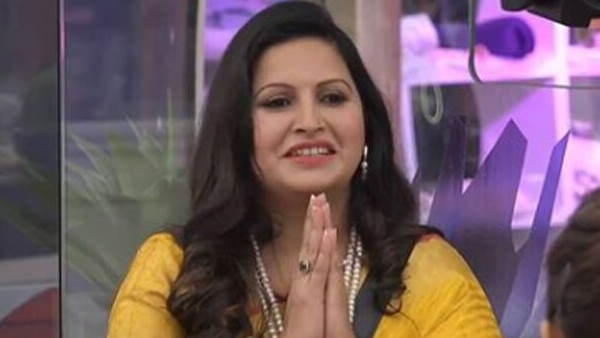 हाथ जोड़ें दिखीं सोनाली फोगाट हाथ जोड़ें दिखीं सोनाली फोगाट