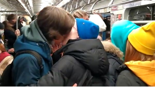 प्रदर्शनकारियों ने कहा, मेट्रो में भीड़ भी देखे सरकार प्रदर्शनकारियों ने कहा, मेट्रो में भीड़ भी देखे सरकार