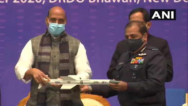 सेना को सौंपे DRDO में विकसित हथियार