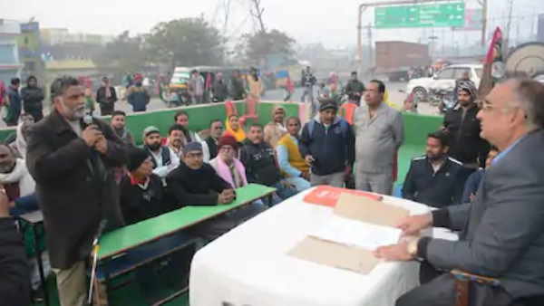 patna police did lathicharge on jan adhikar party workers during protest