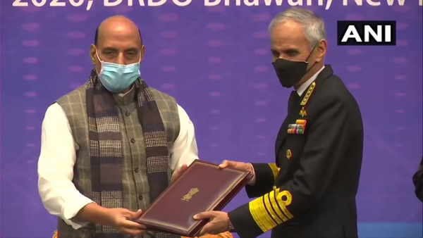 ऊंची उड़ान भरने की जरूरत- राजनाथ सिंह