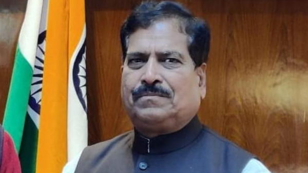 केंद्रीय मंत्री सुरेश अंगड़ी