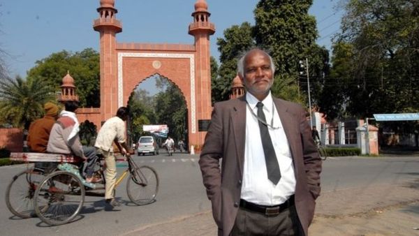 AMU : एक समलैंगिक प्रोफेसर की मौत का रहस्य आज भी नहीं सुलझा AMU : एक समलैंगिक प्रोफेसर की मौत का रहस्य आज भी नहीं सुलझा