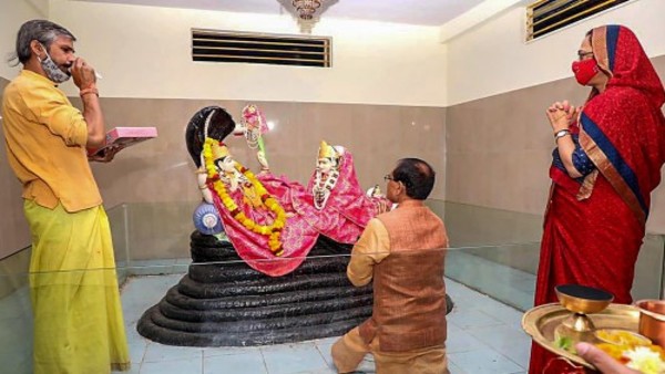 आक्रामक हिंदुत्व की राह पर चले चौथी बार सीएम बने शिवराज