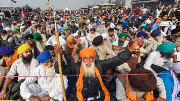 किसानों पर गोलीबारी से धधक गया आंदोलन