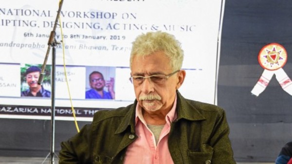एएमयू कैंपस में नसीरुद्दीन शाह एएमयू कैंपस में नसीरुद्दीन शाह
