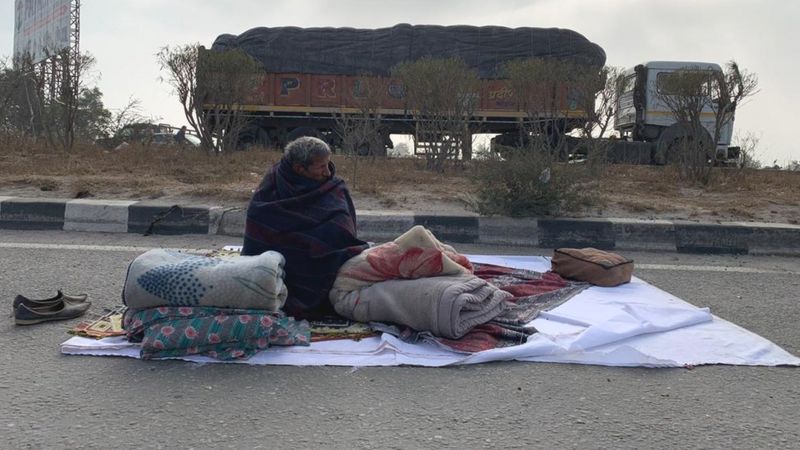 किसान आंदोलनः कड़ाके की ठंड में खुले आसमान तले फ़रियाद - ग्राउंड रिपोर्ट