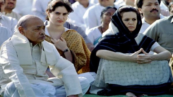  कांग्रेस भले बर्बाद हो जाए लेकिन इसे संभालेंगे सिर्फ सोनिया और राहुल ही! 