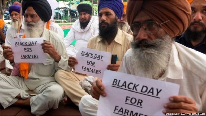 किसान आंदोलन: महीने भर बाद भी कैसे मोर्चे पर डटे हुए हैं लोग