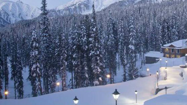 बर्फबारी का असर मैदानी इलाकों पर पड़ रहा है