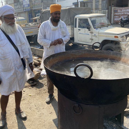 किसान आंदोलन में शामिल लोगों की परेशानियाँ क्या-क्या हैं?