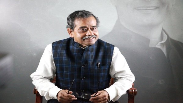 पूर्व राष्ट्रपति के पुत्र अभिजीत मुखर्जी पूर्व राष्ट्रपति के पुत्र अभिजीत मुखर्जी