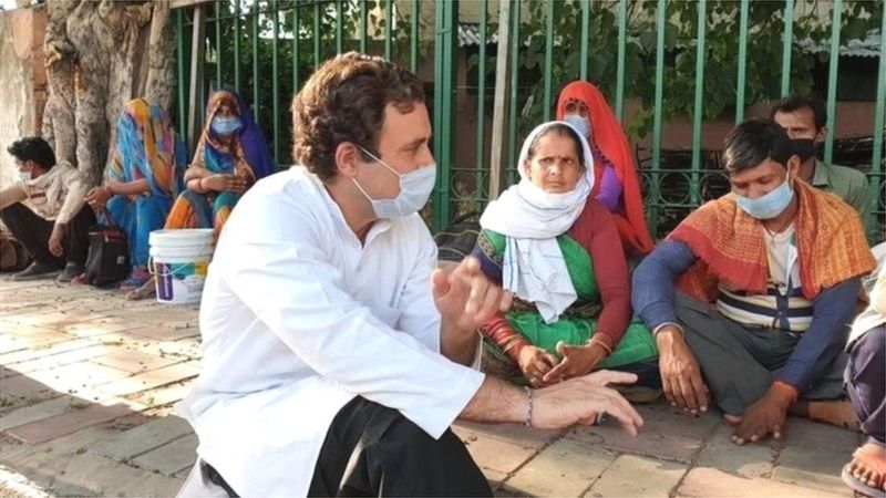 राहुल गांधी अहम मौक़ों पर अक्सर विदेश क्यों चले जाते हैं?