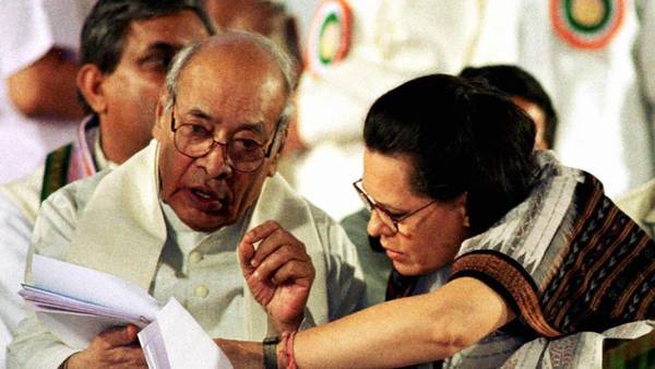 कांग्रेस भले बर्बाद हो जाए लेकिन इसे संभालेंगे सिर्फ सोनिया और राहुल ही! 