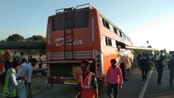 पाली राजस्थान में बस में पाइप घुसा- तस्वीर नम्बर 13