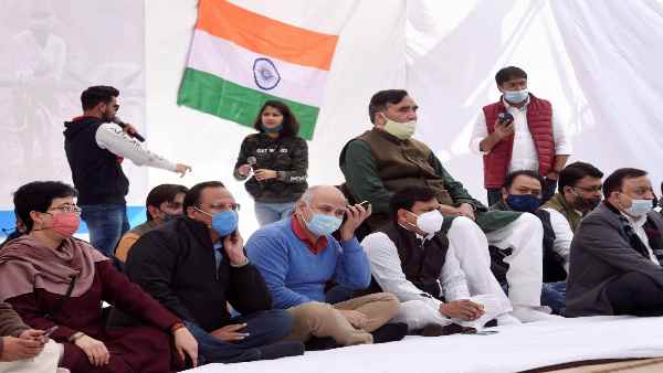 केजरीवाल की पार्टी किसके जनाधार में लगा सकती है सेंध? केजरीवाल की पार्टी किसके जनाधार में लगा सकती है सेंध?