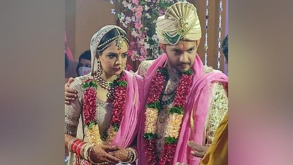 नए घर में शिफ्ट होंगे आदित्य और श्वेता