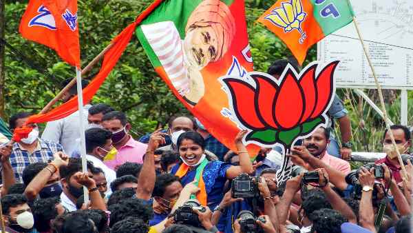 600 सीटिंग सीटें हारी, करीब इतनी ही नई सीट जीत गई बीजेपी