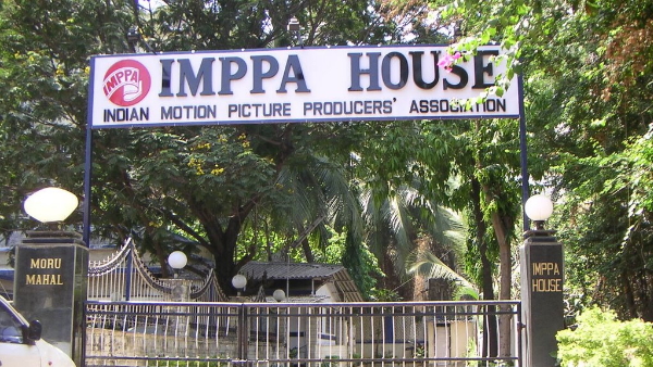 हिंदी सिनेमा का अस्तित्व बचाना महाराष्ट्र सरकार की जिम्मेदारी हिंदी सिनेमा का अस्तित्व बचाना महाराष्ट्र सरकार की जिम्मेदारी