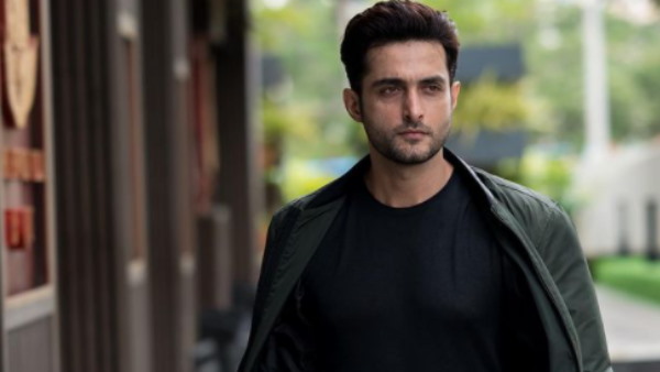 आदिल खान