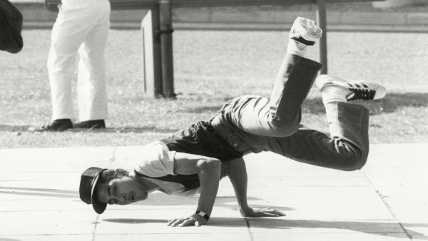 ब्रेक डांस या ब्रेकिंग की शुरूआत 1970 के दशक में अमेरिका में हुई ब्रेक डांस या ब्रेकिंग की शुरूआत 1970 के दशक में अमेरिका में हुई