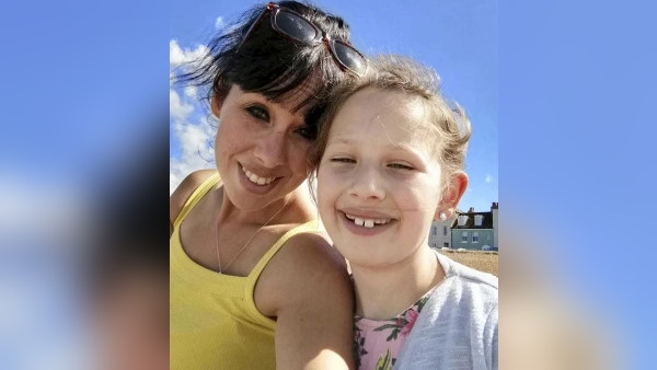 समुद्र किनारे मिला अजीबोगरीब पत्थर!