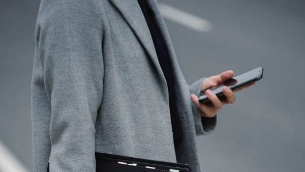 'पुलिसकर्मी पर कैसे रिपोर्ट करूं?'