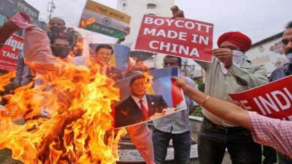 चाइनीज माल के बहिष्कार से 40,000 करोड़ का चपत चाइनीज माल के बहिष्कार से 40,000 करोड़ का चपत