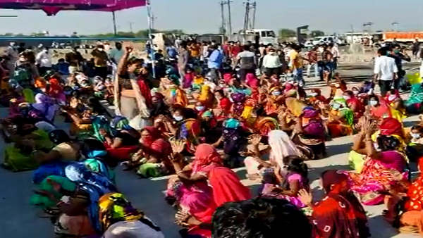 watch Video: Clash Between People and police over water crisis at bharuch district