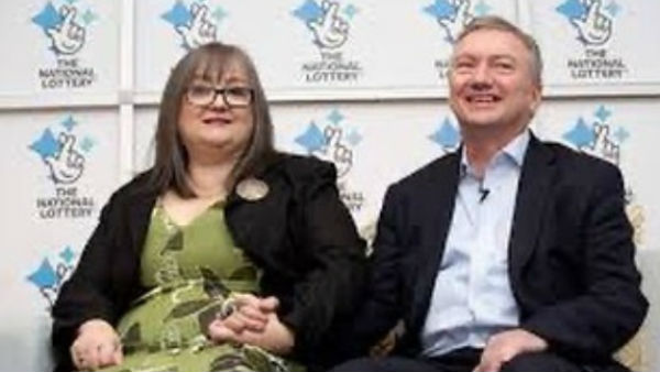 लोगों में बांटी खुशियां 