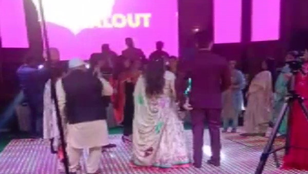 दूल्हे ने मेहमानों से किया ये आग्रह दूल्हे ने मेहमानों से किया ये आग्रह
