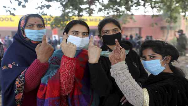 घाटी में भी दिग्गज नेता लड़ रहे डीडीसी चुनाव