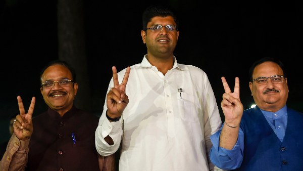 हरियाणा में किसानों की खाप पंचायत जेजेपी चीफ पर बना रही है दवाब हरियाणा में किसानों की खाप पंचायत जेजेपी चीफ पर बना रही है दवाब