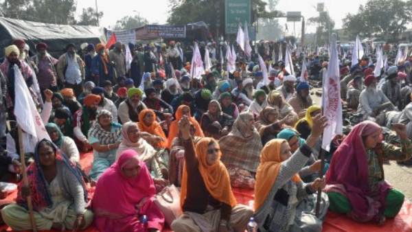 दिल्लीवासी भी आ रहे सेवा देने