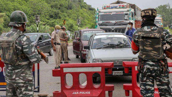 चार्जशीट में आर्मी कैप्टन का नाम