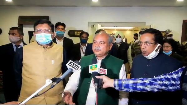 किसानों ने सरकार से बातचीत के दौरान अड़ियल रवैया बरकरार रखा किसानों ने सरकार से बातचीत के दौरान अड़ियल रवैया बरकरार रखा