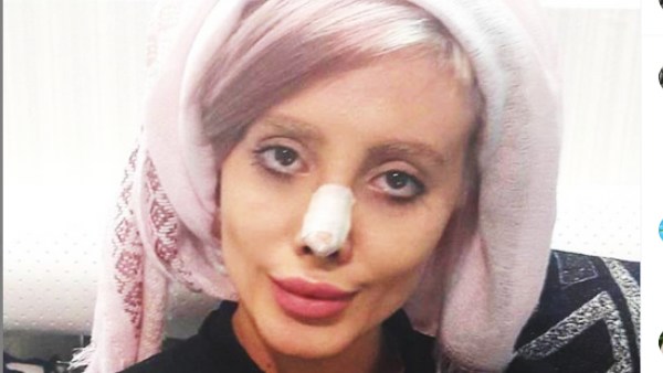 हॉलीवुड एक्ट्रेस एंजेलिना जोली की बहुत बड़ी वाली फैन हैं फतेमेह 