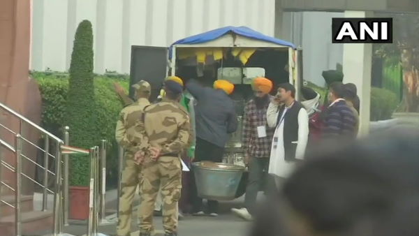 किसानों के लिए विज्ञान भवन पहुंचा खाना