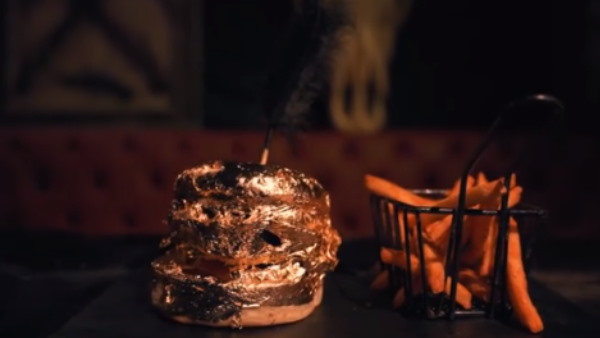 24 कैरेट शुद्ध सोने की परत चढ़ा बर्गर