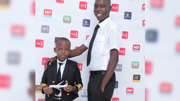 सह-पायलट के रूप में तीन बार भर चुका है उड़ान