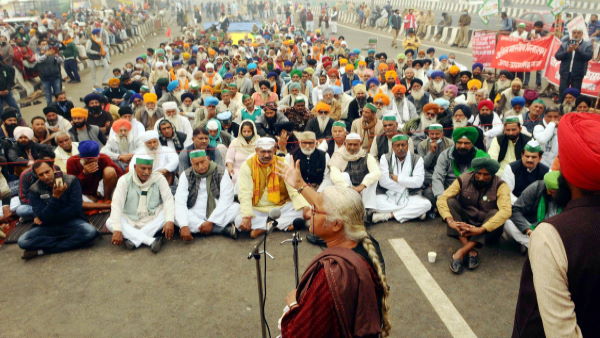 लगभग 300 किसान कोरोना संक्रमित हैं