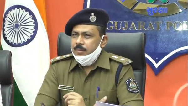 हमेशा हेलमेट पहनकर ही निकलते थे