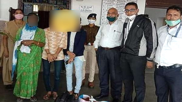 the girl run away from home, railway Ticket Checking Staff caught and hand over to her Family