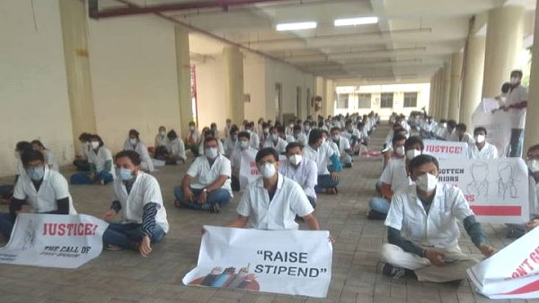 government will give additional stipend of 5 thousand for 11 months to Intern doctors 