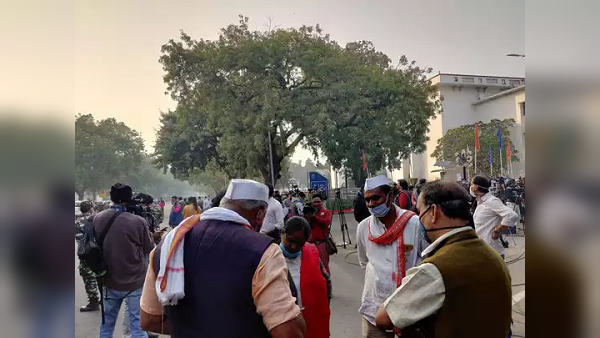 food for farmers: sevin quintal jalebi, bhajiya , pakoda and dry foods ready to for farmers (annadata), those participate in protest against farm laws