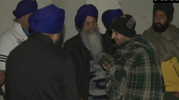 Punjabi Singer Jazzy B at Singhu border to celebrate New Year with protesting farmers